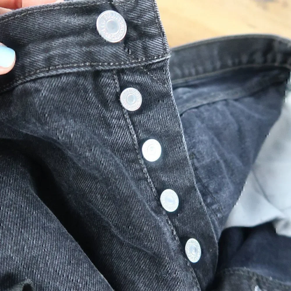 LEVI'S 501 BUTTON FLY BLACK DENIM JEANS SIZE W42 L32